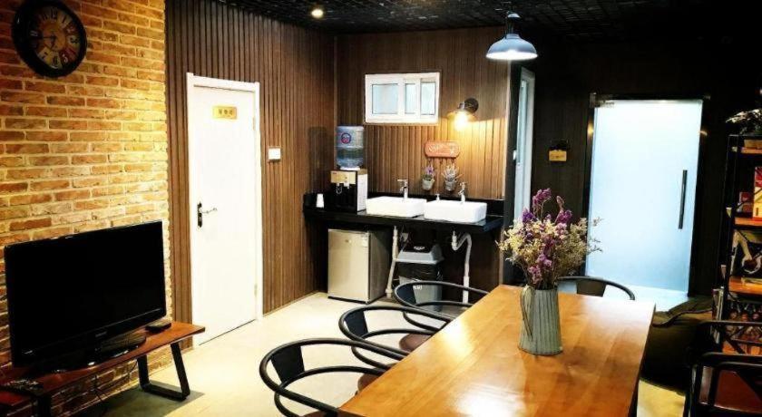 Lantian Garden Hostel Циндао Екстериор снимка